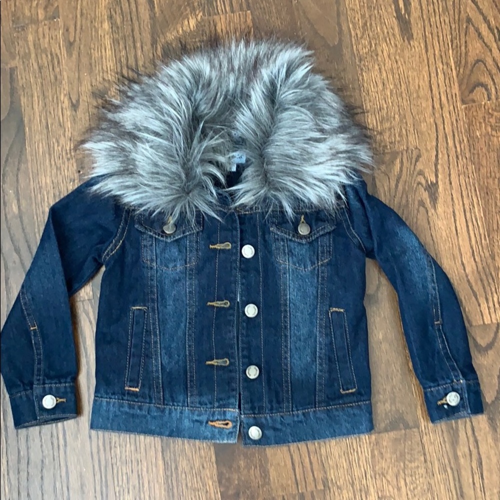 Splendid Denim Jacket with Faux Fur Collar!